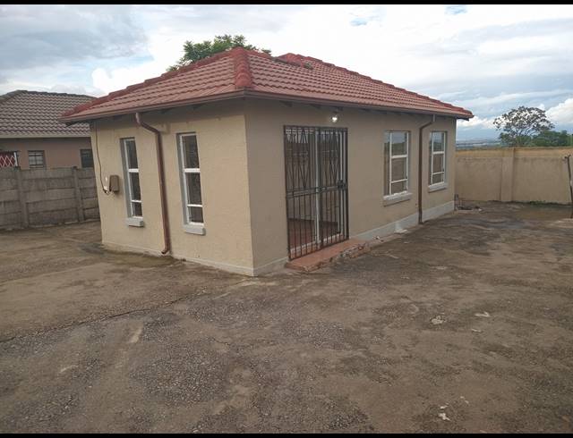 3 BEDROOM FREEHOLD TO LET IN COSMO CITY